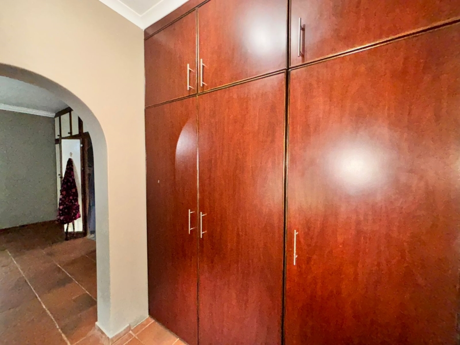 5 Bedroom Property for Sale in Flamwood North West